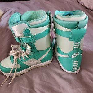 nike zoom snowboard  boots